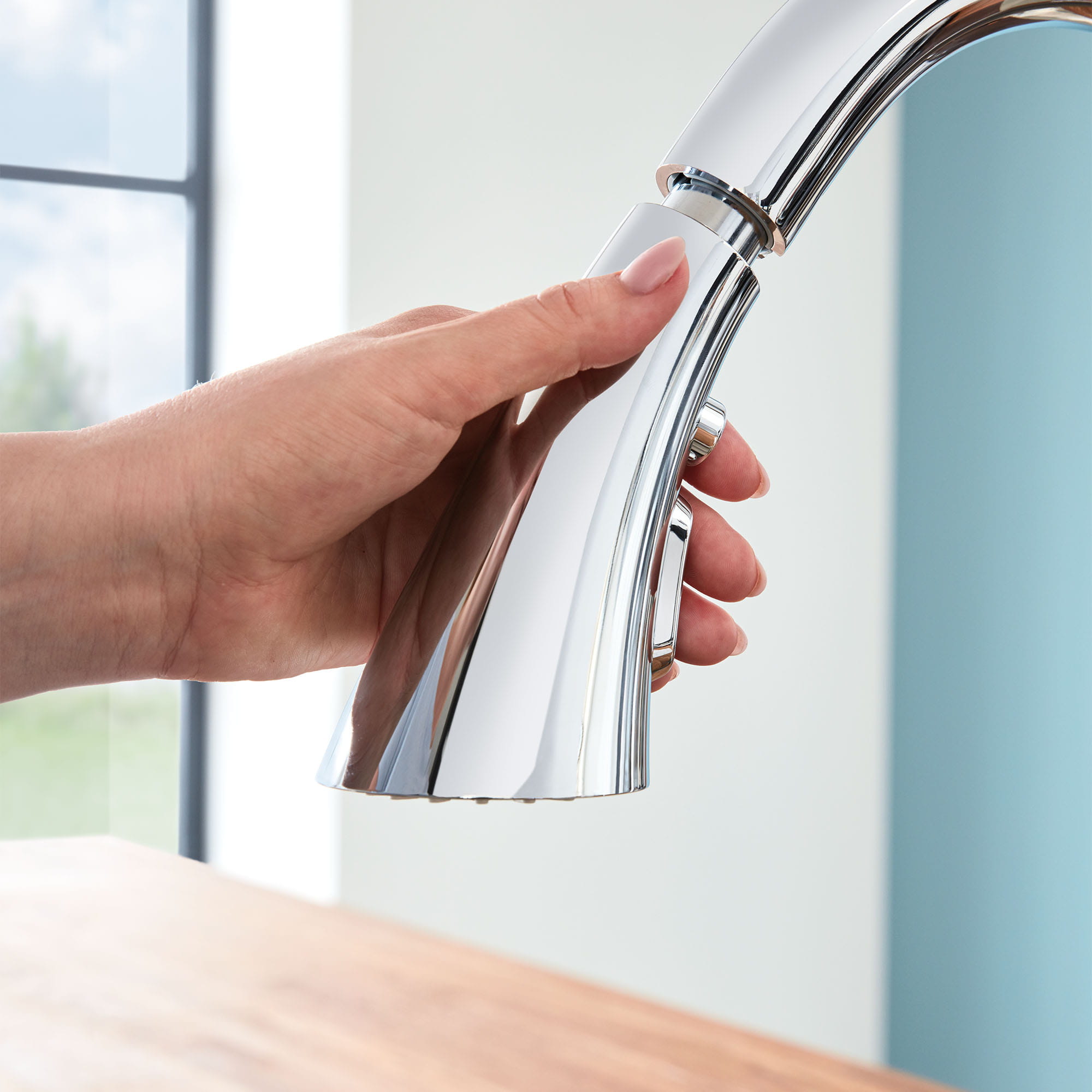 Single-Handle Pull Down Kitchen Faucet Triple Spray 1.75 GPM with Touch Technology